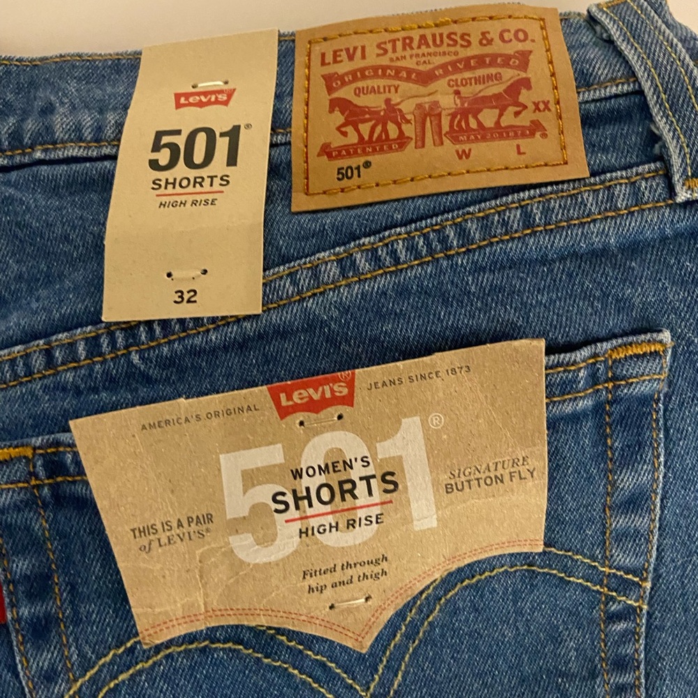 Levi’s high rise denim shorts. Size 32. - Picture 4 of 5